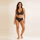 Femme portant le soutien-gorge FLOW SoftLift imprime leopard brun, silhouette entiere