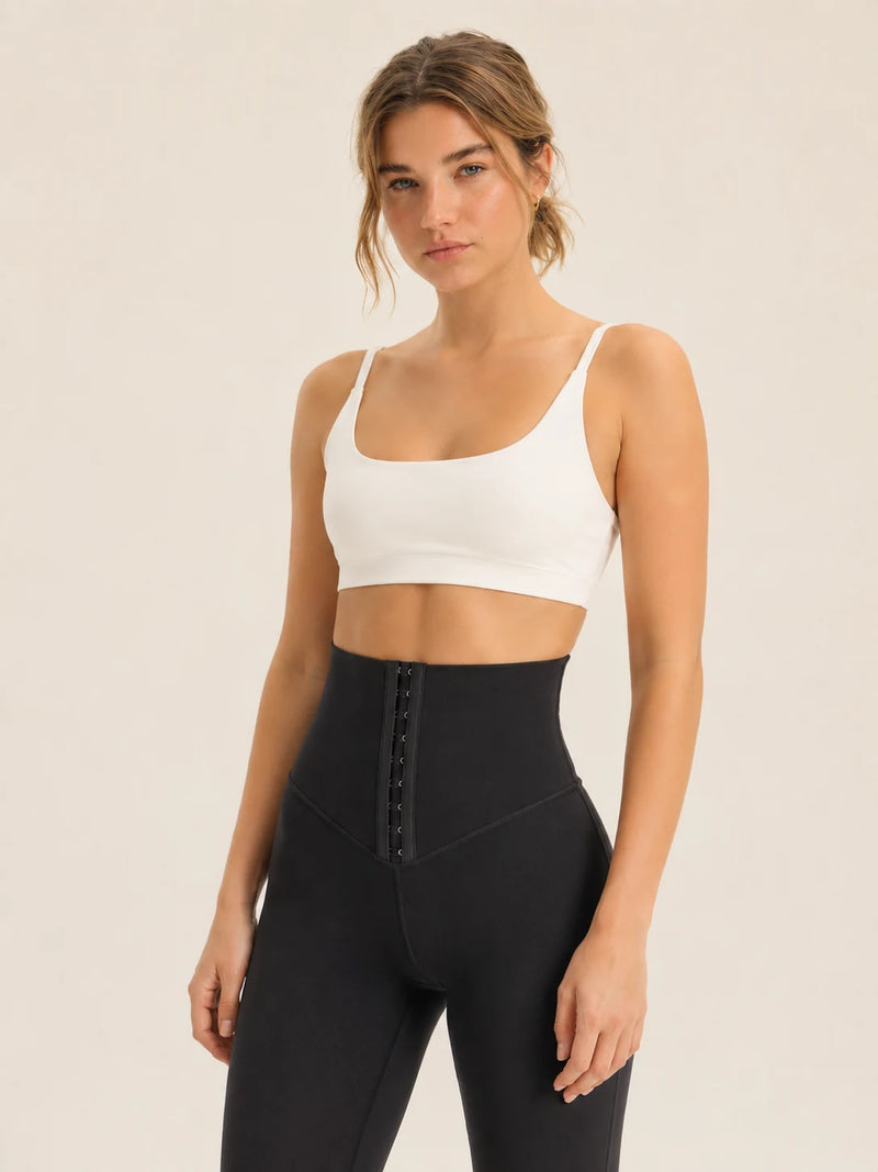 Legging femme taille haute a crochets ORIIVE coloris noir - detail taille crochets